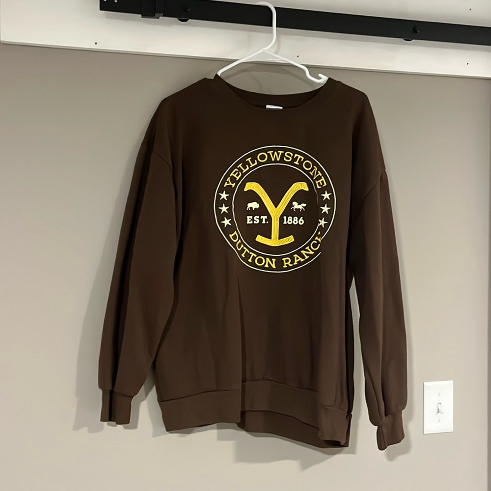 RUNS SMALL Yellowstone Crewneck